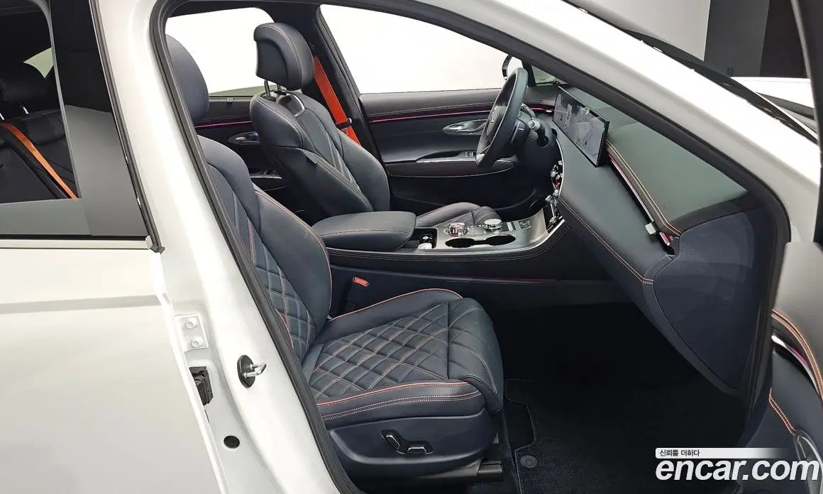 Genesis GV70 2024 2.5 автомат (гидро), фото 15 Genesis GV70 2024 2.5 автомат (гидро), фото 15