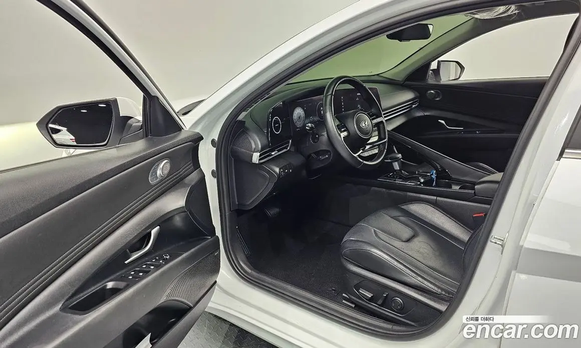 Hyundai Avante 2022 1.6 автомат (гидро), фото 13