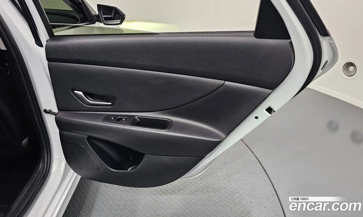 Hyundai Avante 2022 1.6 автомат (гидро), фото 15