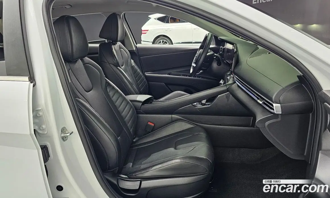 Hyundai Avante 2022 1.6 автомат (гидро), фото 18