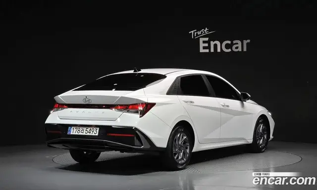 Hyundai Avante 2023 1.6 автомат (гидро), миниатюра 2