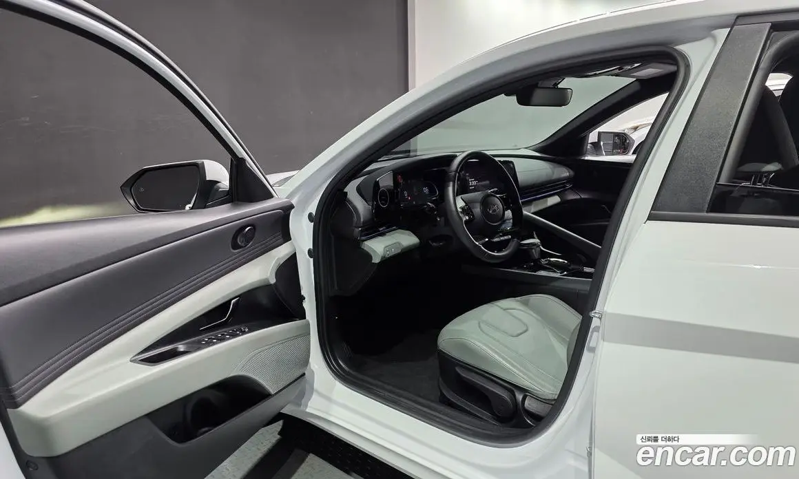 Hyundai Avante 2023 1.6 автомат (гидро), фото 13