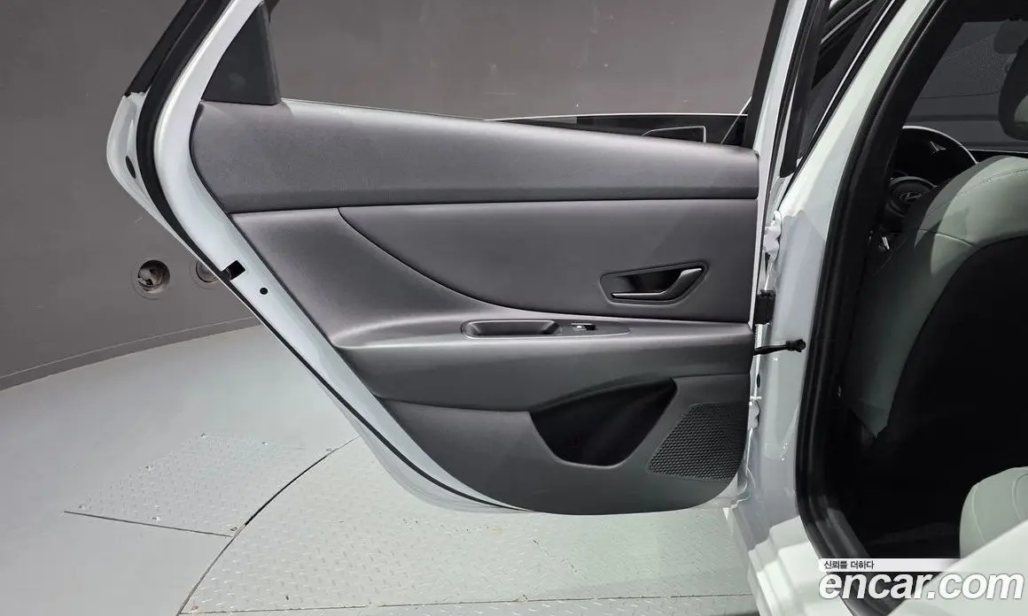 Hyundai Avante 2023 1.6 автомат (гидро), фото 15
