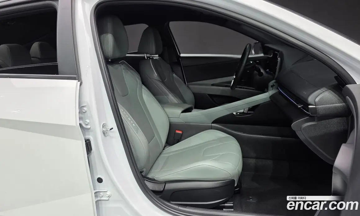 Hyundai Avante 2023 1.6 автомат (гидро), фото 16