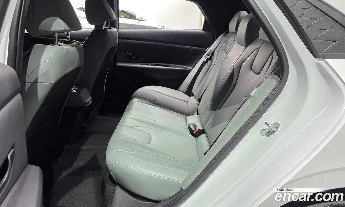 Hyundai Avante 2023 1.6 автомат (гидро), фото 17