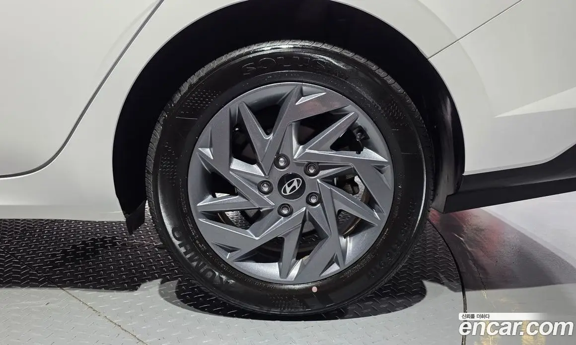 Hyundai Avante 2023 1.6 автомат (гидро), фото 7