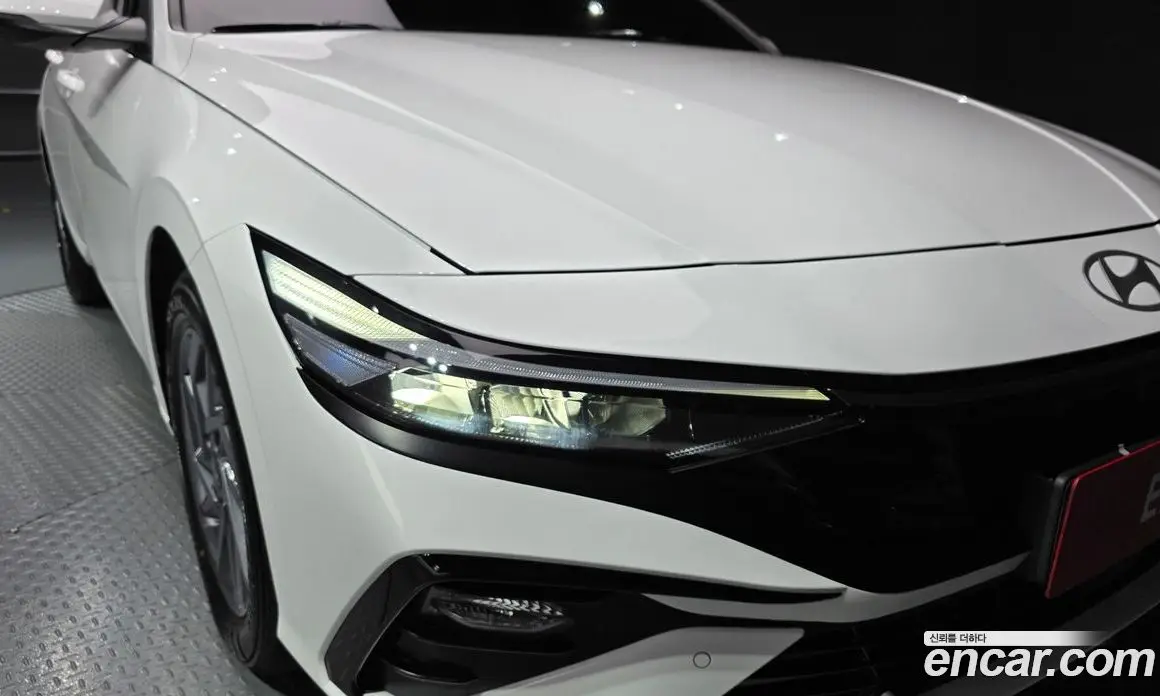 Hyundai Avante 2023 1.6 автомат (гидро), фото 8