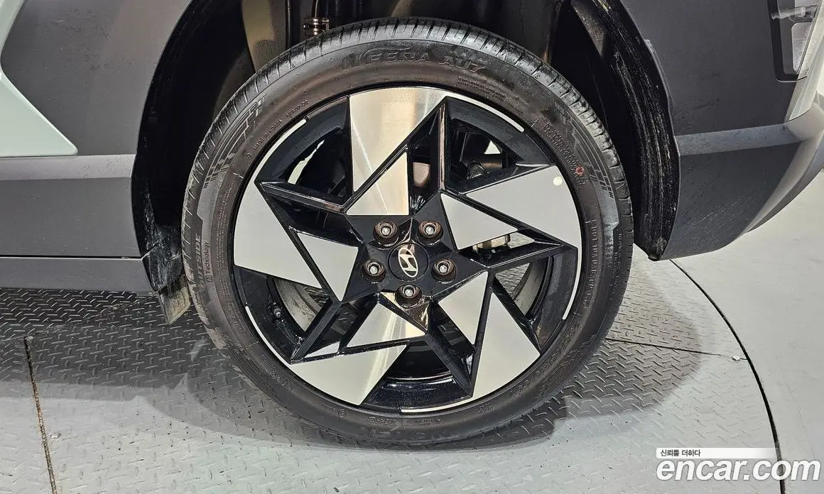 Hyundai Kona 2025 1.6 автомат (гидро), фото 5