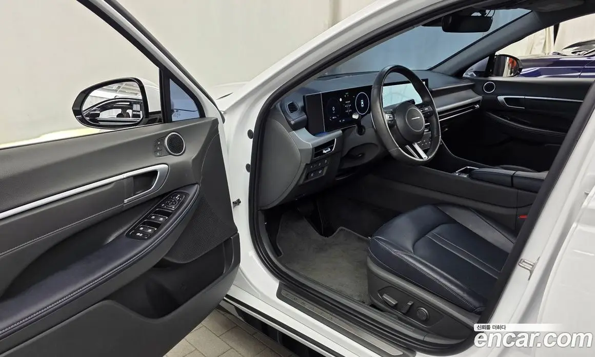 Hyundai Sonata 2023 1.6 автомат (гидро), фото 13