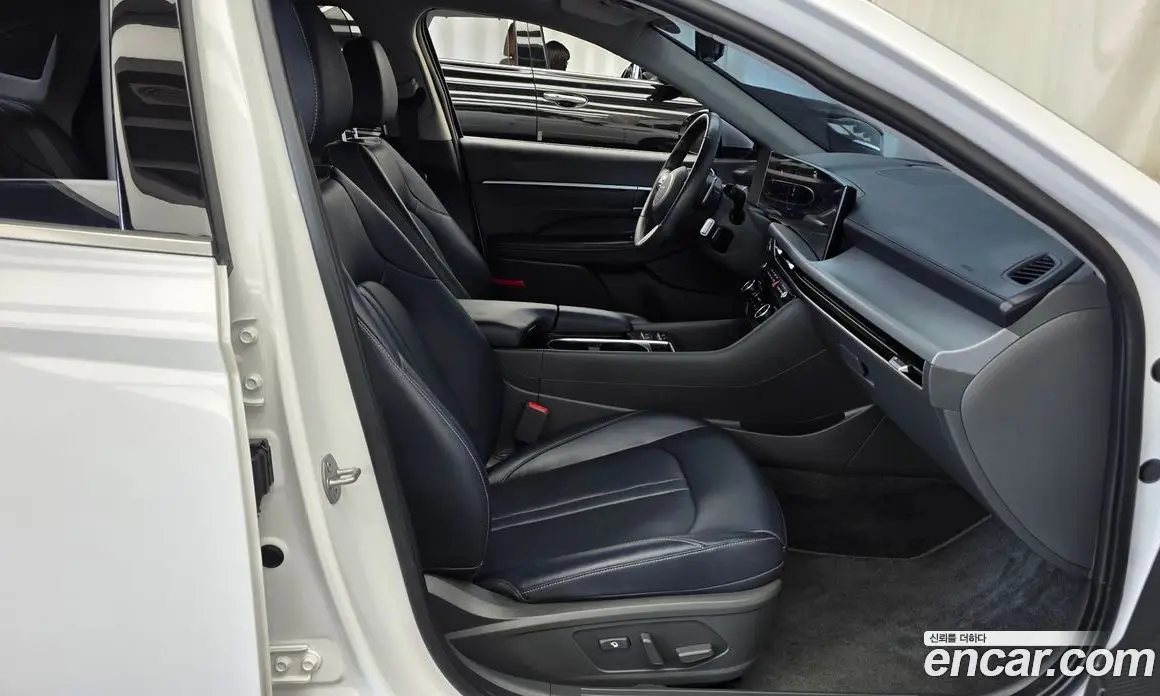 Hyundai Sonata 2023 1.6 автомат (гидро), фото 17