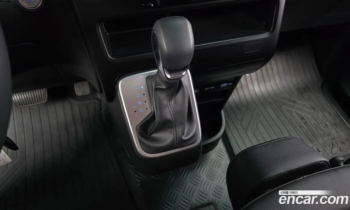 Hyundai Staria 2023 2.2 автомат (гидро), фото 12