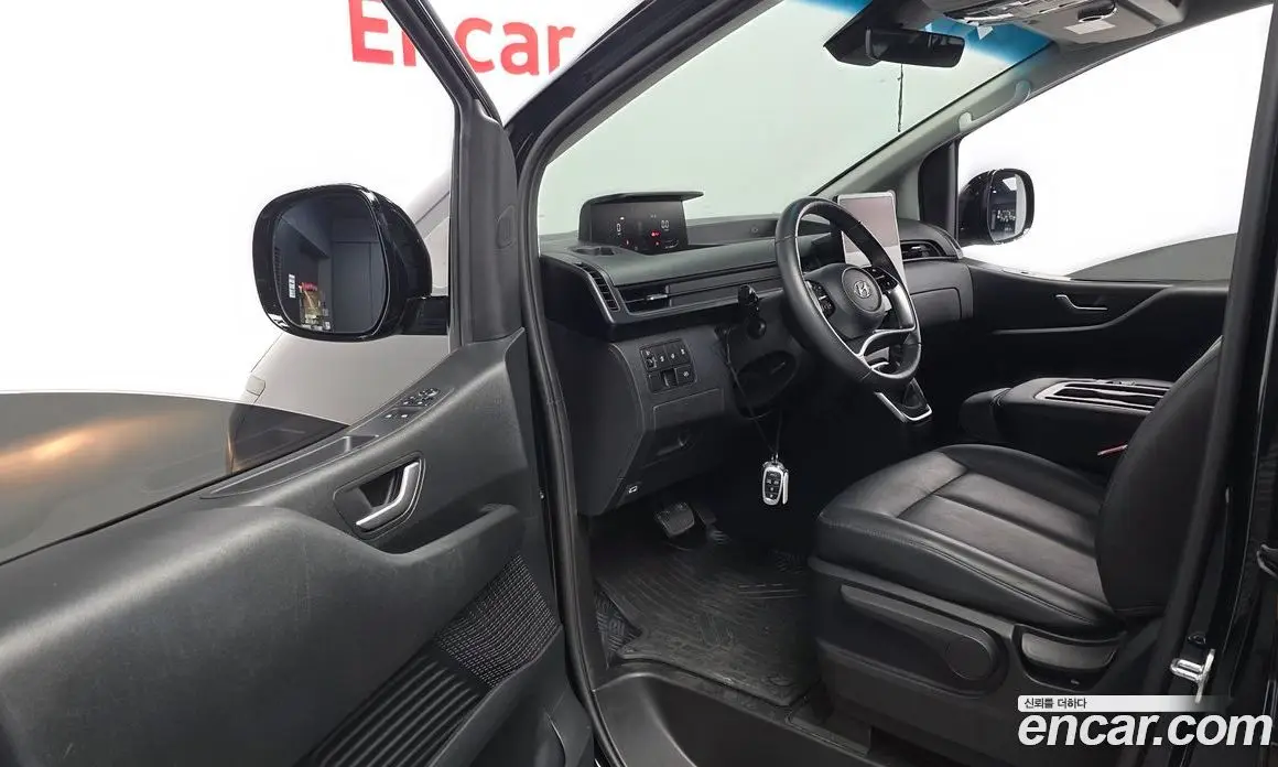Hyundai Staria 2023 2.2 автомат (гидро), фото 13
