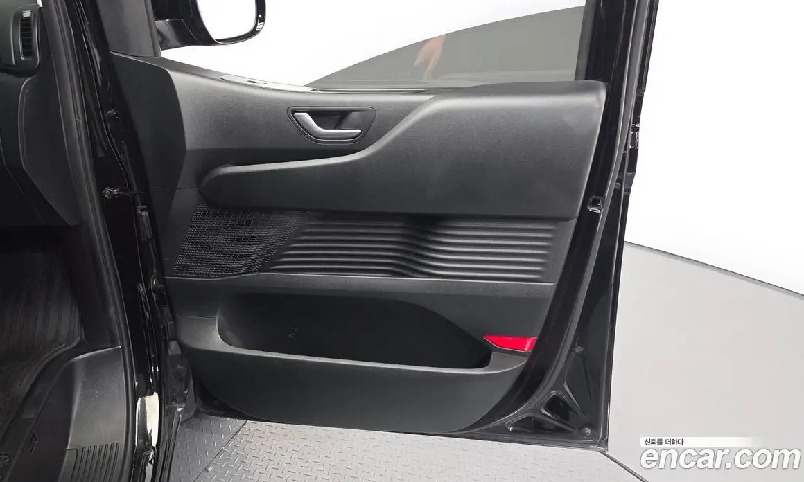 Hyundai Staria 2023 2.2 автомат (гидро), фото 14