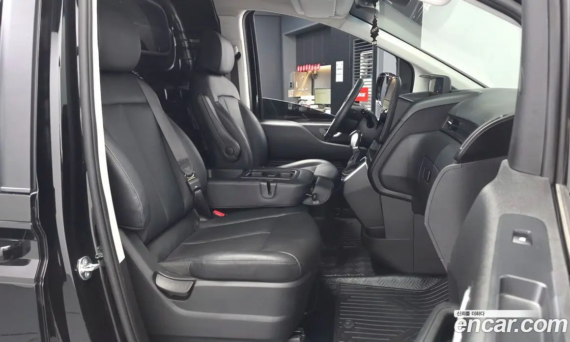 Hyundai Staria 2023 2.2 автомат (гидро), фото 16