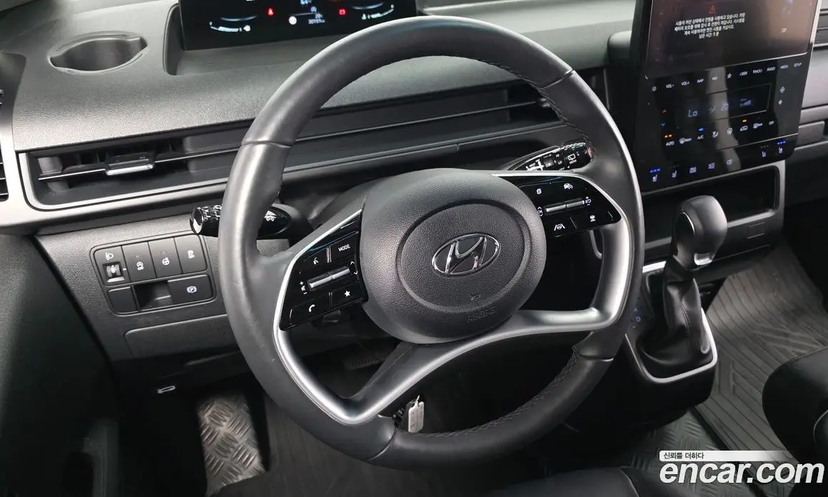 Hyundai Staria 2023 2.2 автомат (гидро), фото 17