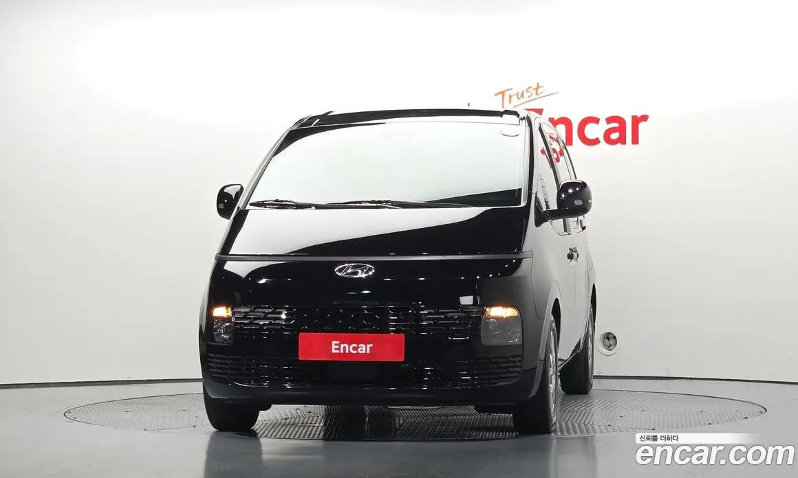 Hyundai Staria 2023 2.2 автомат (гидро), фото 3