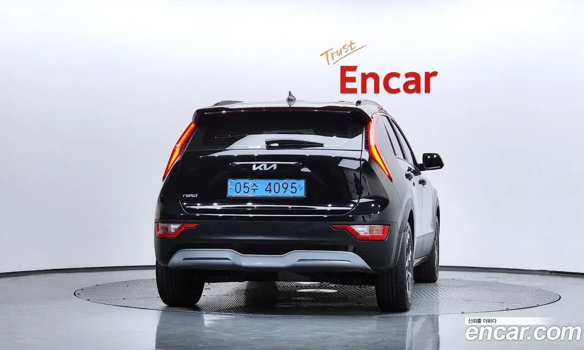 Kia Niro 2023 0.2 автомат (гидро), фото 4