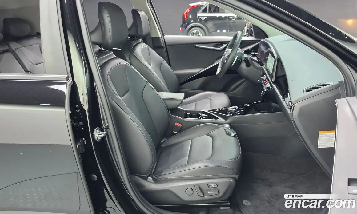 Kia Niro 2023 0.2 автомат (гидро), фото 16