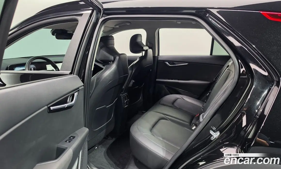 Kia Niro 2023 0.2 автомат (гидро), фото 17