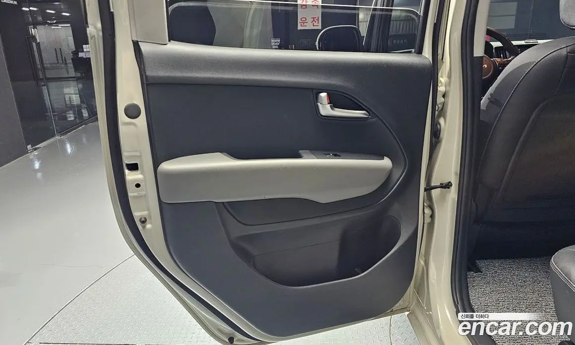 Kia Ray 2023 1.0 автомат (гидро), фото 15