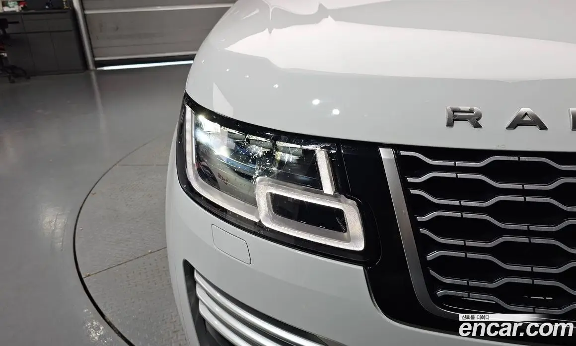 Land Rover Range Rover 2018 4.4 автомат (гидро), фото 8