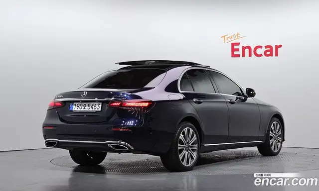 Mercedes-Benz E-Class 2023 2.0 автомат (гидро), миниатюра 2