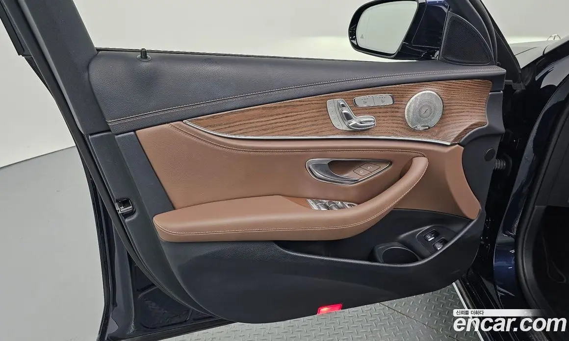 Mercedes-Benz E-Class 2023 2.0 автомат (гидро), фото 14