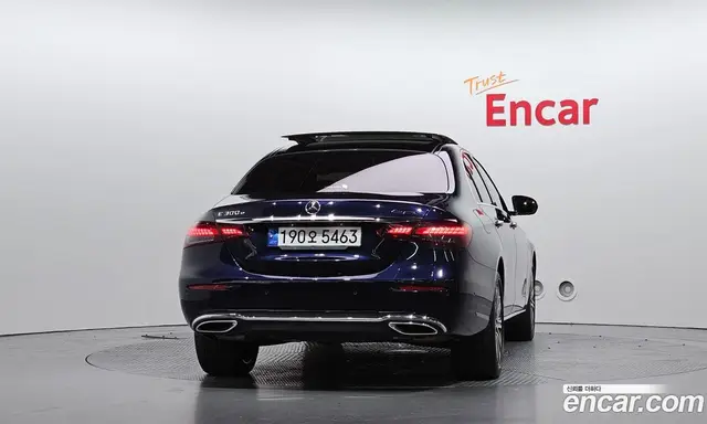 Mercedes-Benz E-Class 2023 2.0 автомат (гидро), миниатюра 4