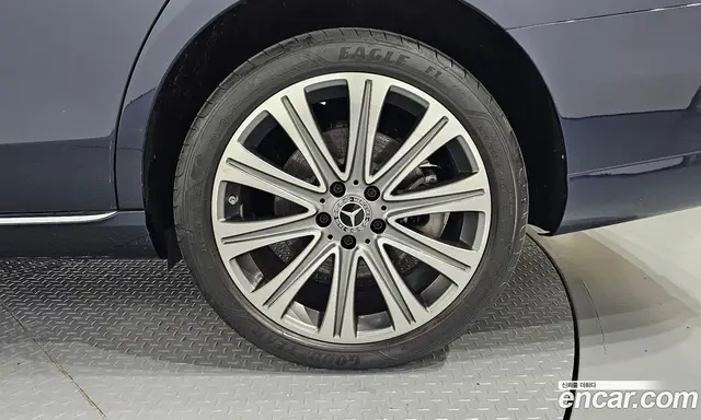 Mercedes-Benz E-Class 2023 2.0 автомат (гидро), миниатюра 7