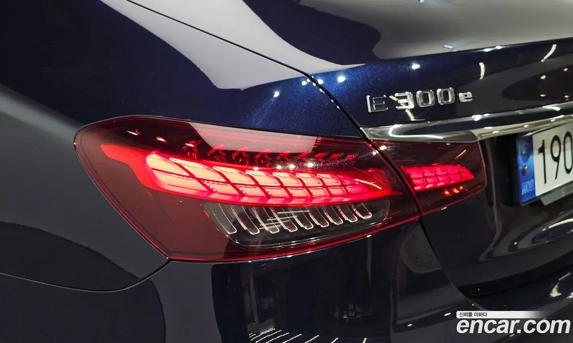Mercedes-Benz E-Class 2023 2.0 автомат (гидро), фото 9
