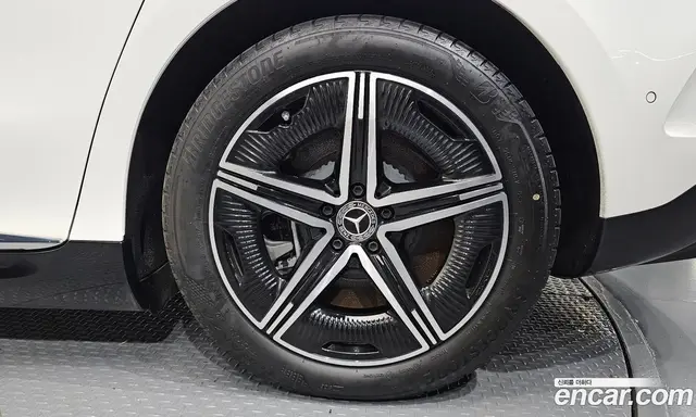 Mercedes-Benz EQE 2024 0.3 автомат (гидро), миниатюра 7