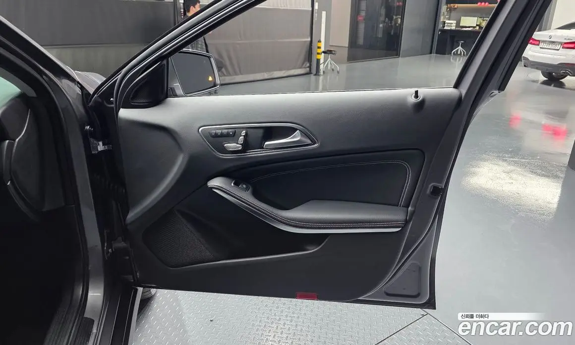 Mercedes-Benz GLA-Class 2019 2.0 автомат (гидро), фото 14 Mercedes-Benz GLA-Class 2019 2.0 автомат (гидро), фото 14