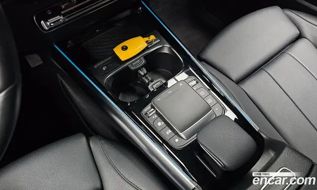 Mercedes-Benz GLA-Class 2021 2.0 автомат (гидро), миниатюра 12
