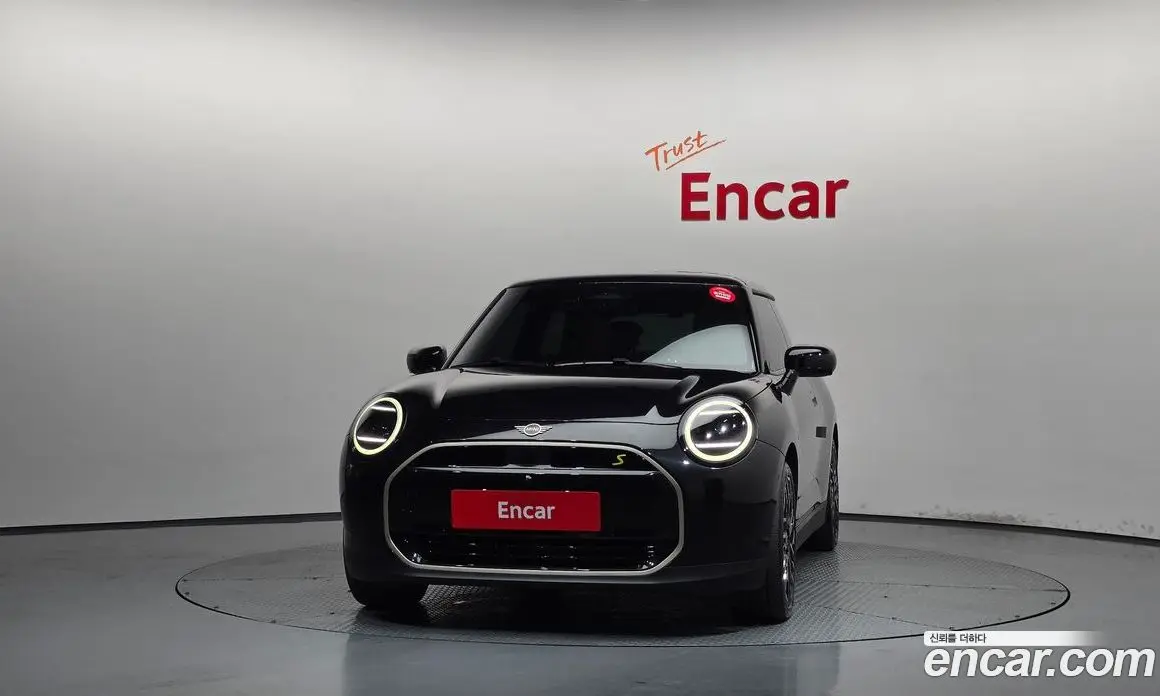 Mini Cooper 2024 0.1 автомат (гидро), фото 3
