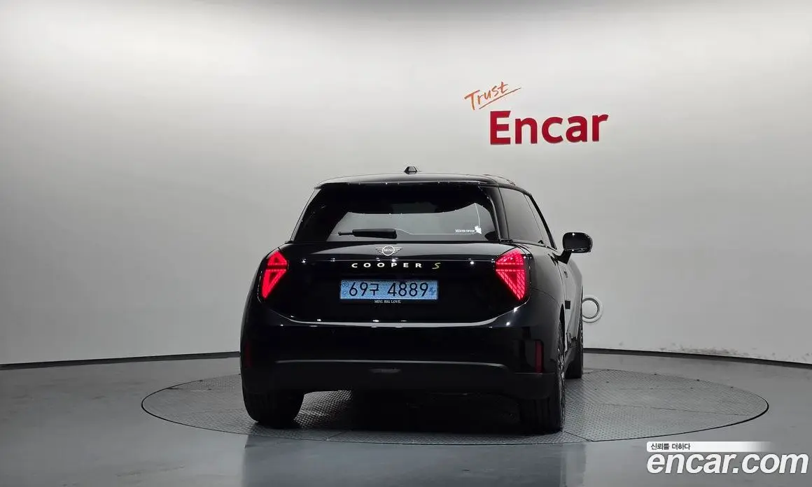 Mini Cooper 2024 0.1 автомат (гидро), фото 4