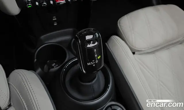 Mini Cooper Convertible 2023 2.0 автомат (гидро), миниатюра 12