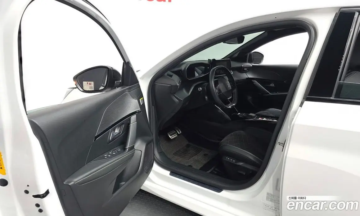 Peugeot 208 2023 0.1 автомат (гидро), фото 13