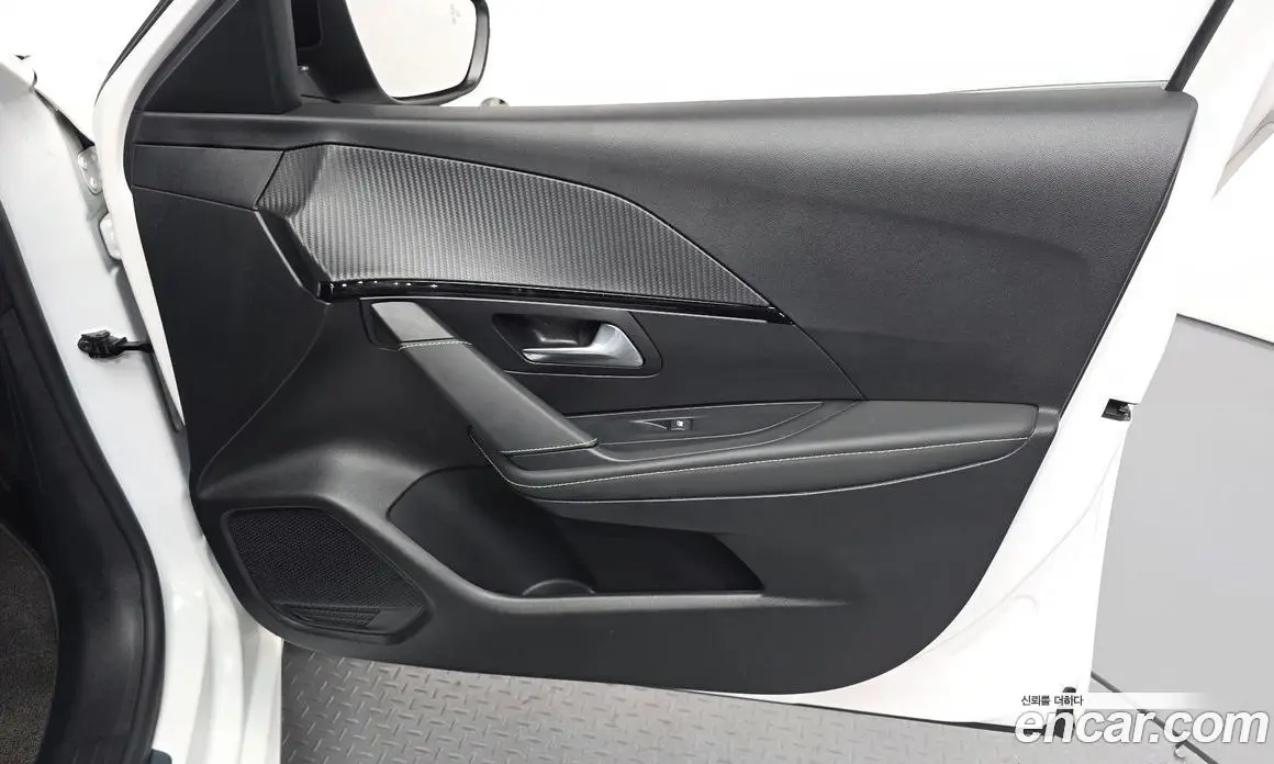Peugeot 208 2023 0.1 автомат (гидро), фото 14
