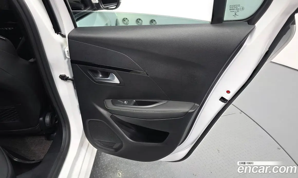 Peugeot 208 2023 0.1 автомат (гидро), фото 15