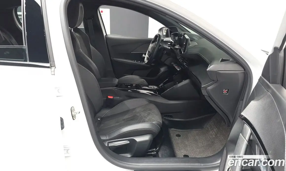 Peugeot 208 2023 0.1 автомат (гидро), фото 17