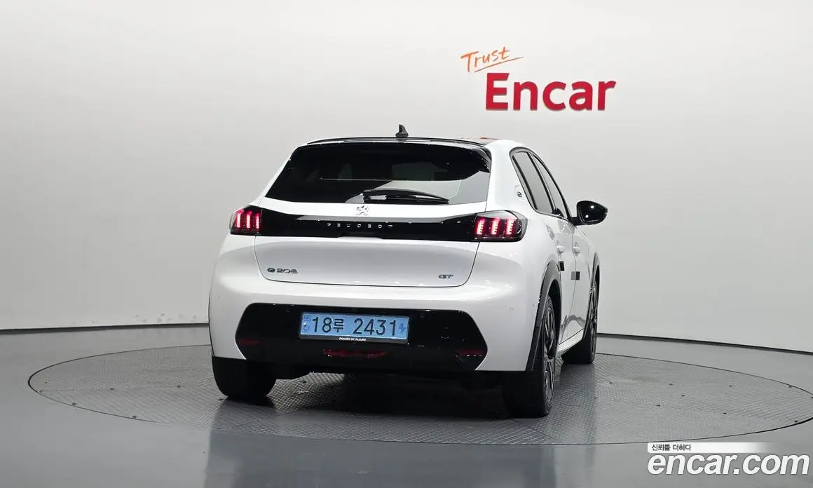 Peugeot 208 2023 0.1 автомат (гидро), фото 4