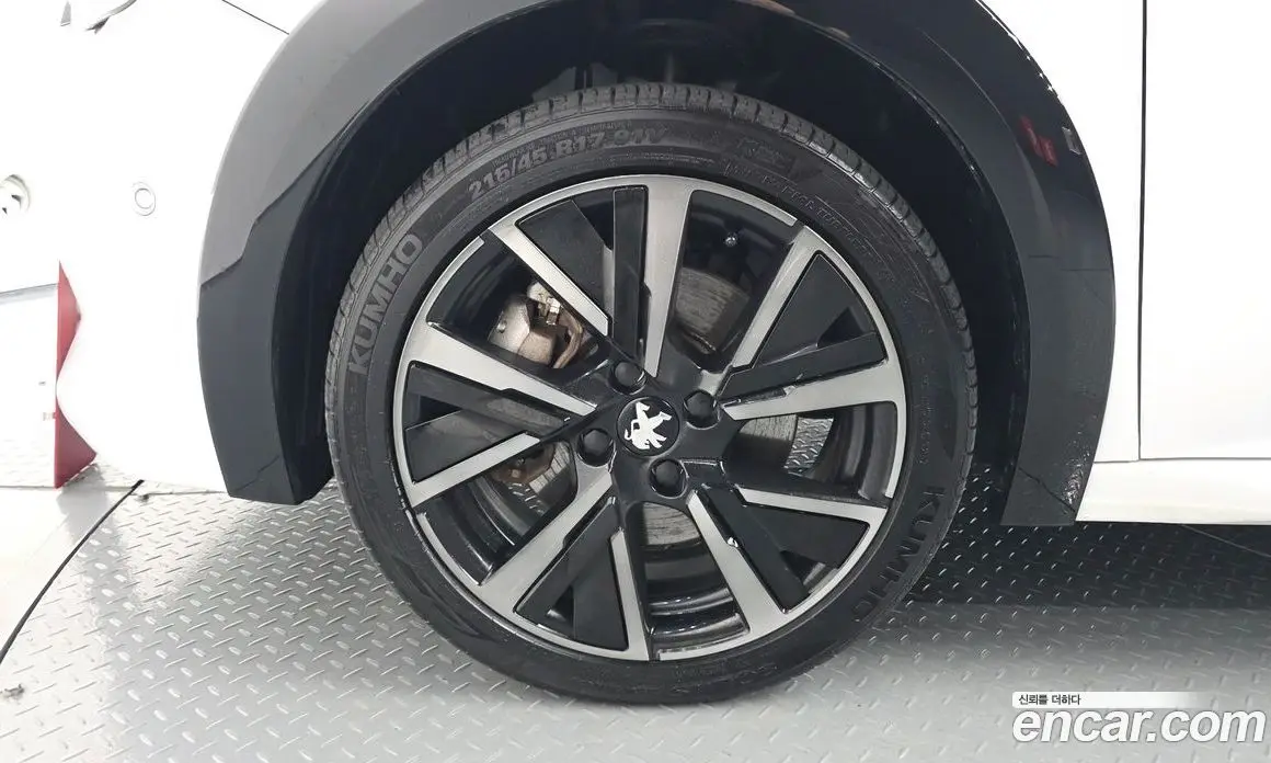 Peugeot 208 2023 0.1 автомат (гидро), фото 5