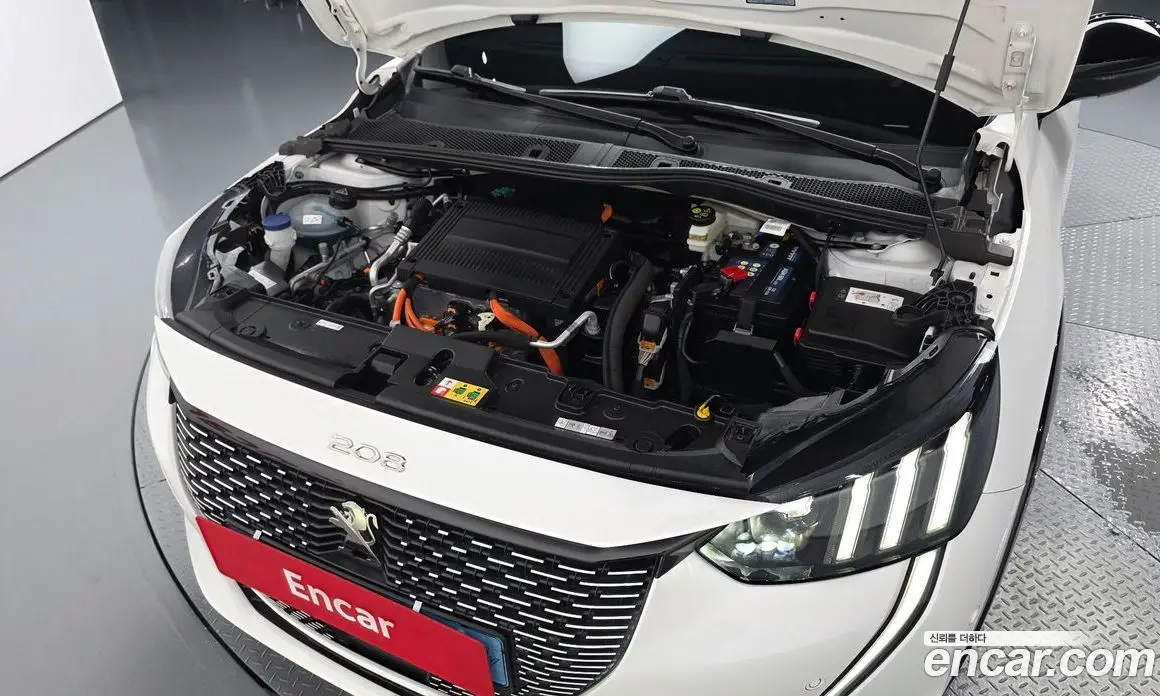 Peugeot 208 2023 0.1 автомат (гидро), фото 6