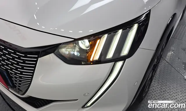 Peugeot 208 2023 0.1 автомат (гидро), миниатюра 8