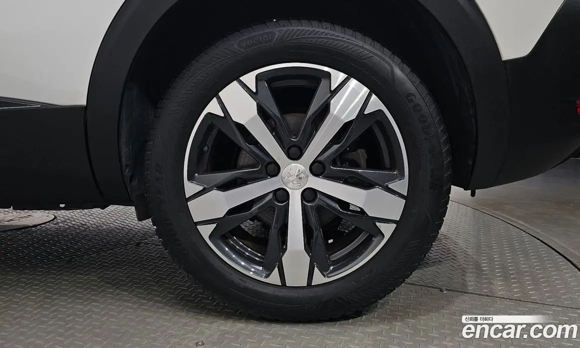 Peugeot 5008 2022 1.2 автомат (гидро), фото 6