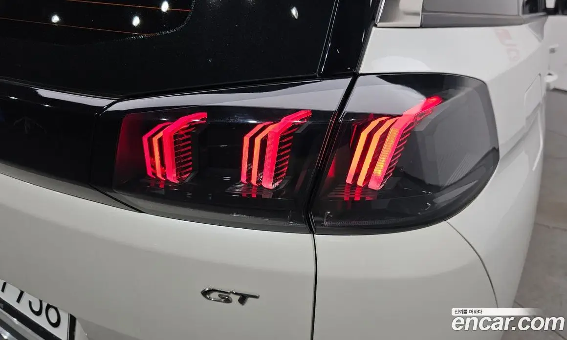 Peugeot 5008 2022 1.2 автомат (гидро), фото 8