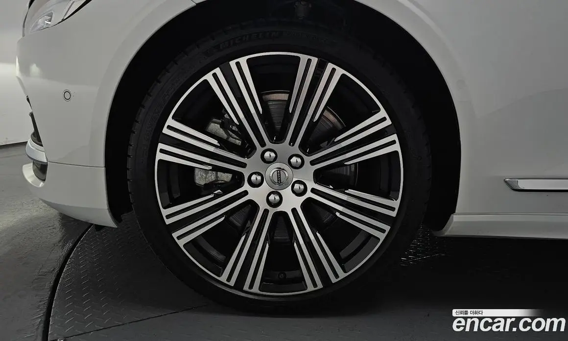 Volvo S90 2024 2.0 автомат (гидро), фото 4 Volvo S90 2024 2.0 автомат (гидро), фото 4