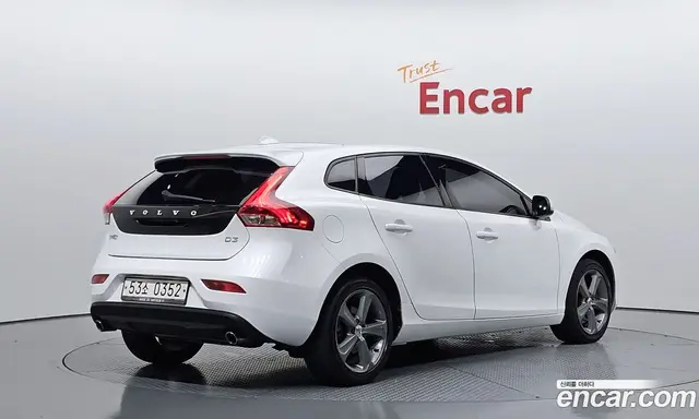 Volvo V40 2016 2.0 автомат (гидро), миниатюра 2 Volvo V40 2016 2.0 автомат (гидро), миниатюра 2