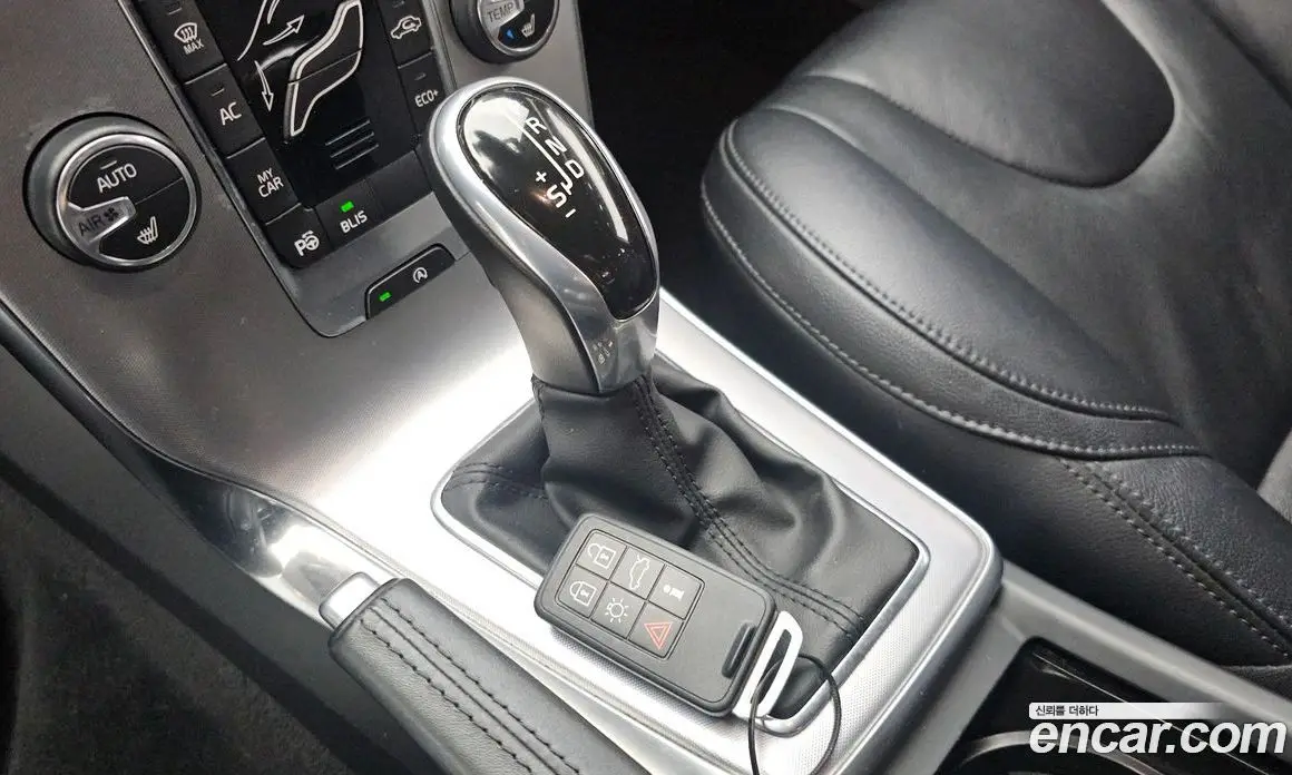 Volvo V40 2016 2.0 автомат (гидро), фото 12 Volvo V40 2016 2.0 автомат (гидро), фото 12