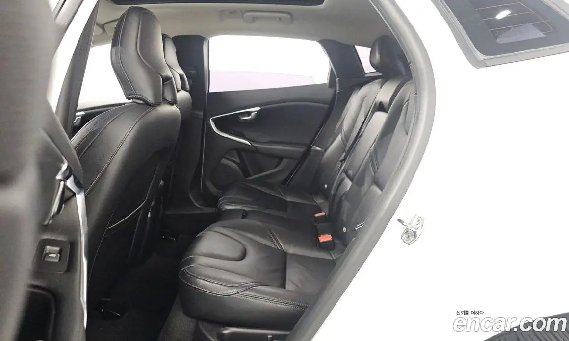 Volvo V40 2016 2.0 автомат (гидро), фото 16 Volvo V40 2016 2.0 автомат (гидро), фото 16